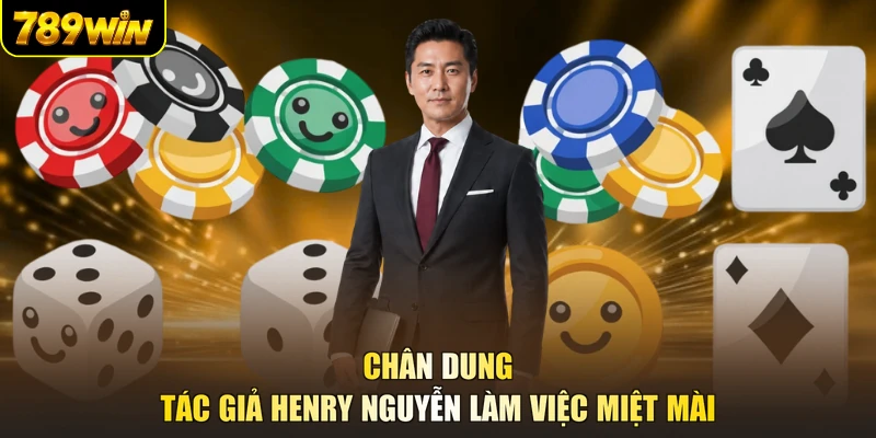 Chân dung tác giả Henry Nguyễn làm việc miệt mài